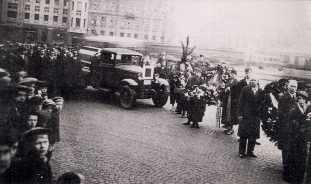 Прибытие похоронной процессии на Московский вокзал в Ленинграде. 18 мая 1935