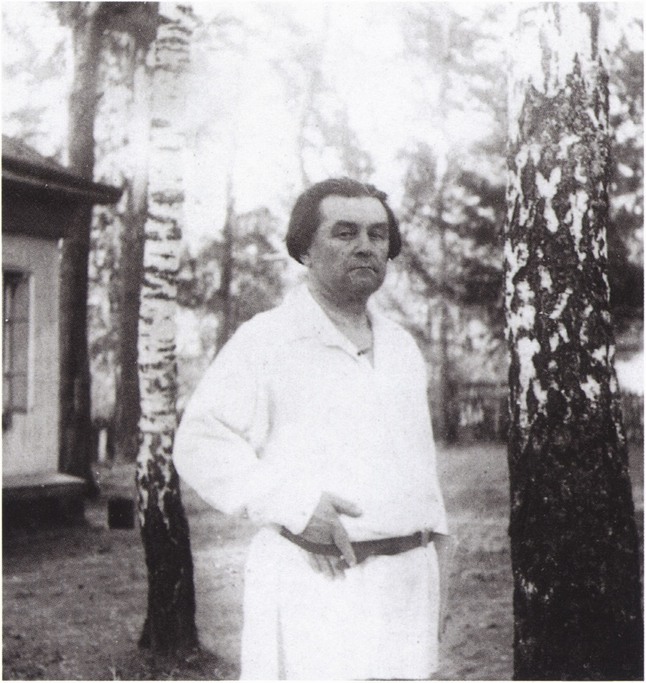 Малевич у себя на даче. Конец 1920-х