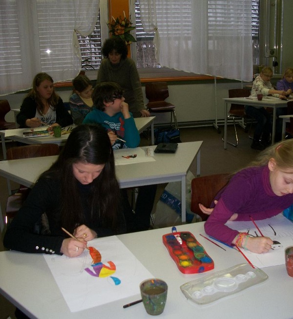 Русско-немецкий культурный Центр в Нюрнберге приобщил детей к творчеству Казимира Малевича Русско-немецкий культурный Центр в Нюрнберге приобщил детей к творчеству Казимира Малевича