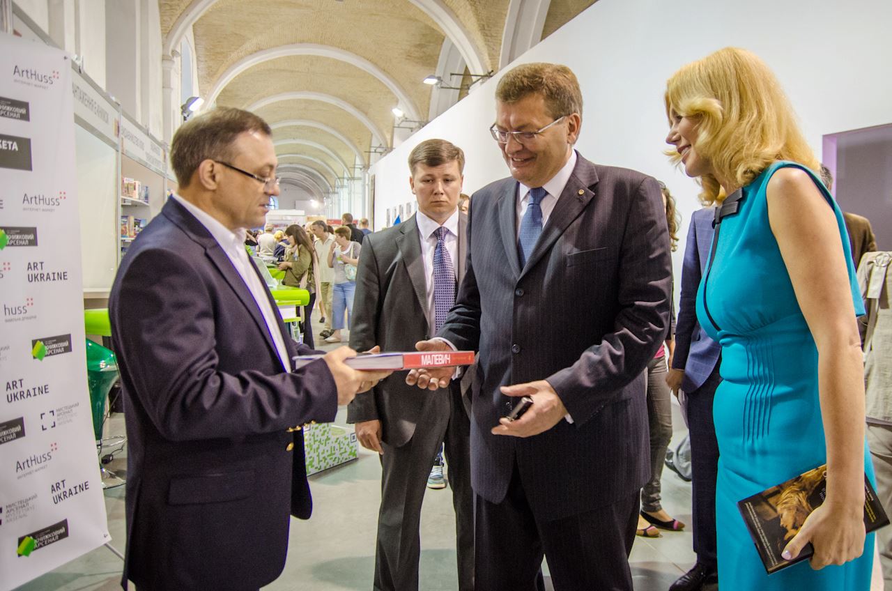 Жан-Клод Маркаде представит в Киеве альбом-монографию «МАЛЕВИЧ» Жан-Клод Маркаде представит в Киеве альбом-монографию «МАЛЕВИЧ»