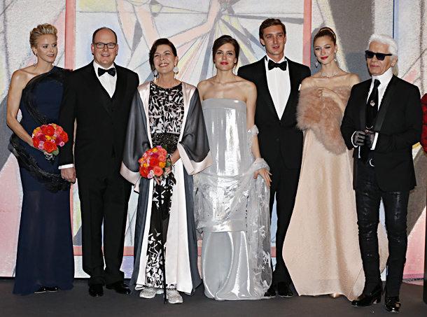 Бал Роз в стиле работ Казимира Малевича Бал Роз в стиле работ Казимира Малевича