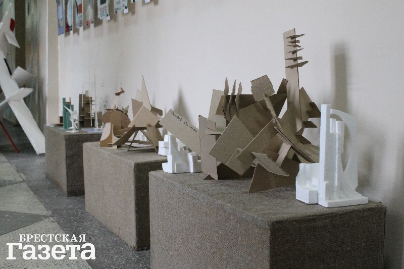 Лекцию о творчестве Казимира Малевича прочитал его внучатый племянник Игорь Малевич Лекцию о творчестве Казимира Малевича прочитал его внучатый племянник Игорь Малевич