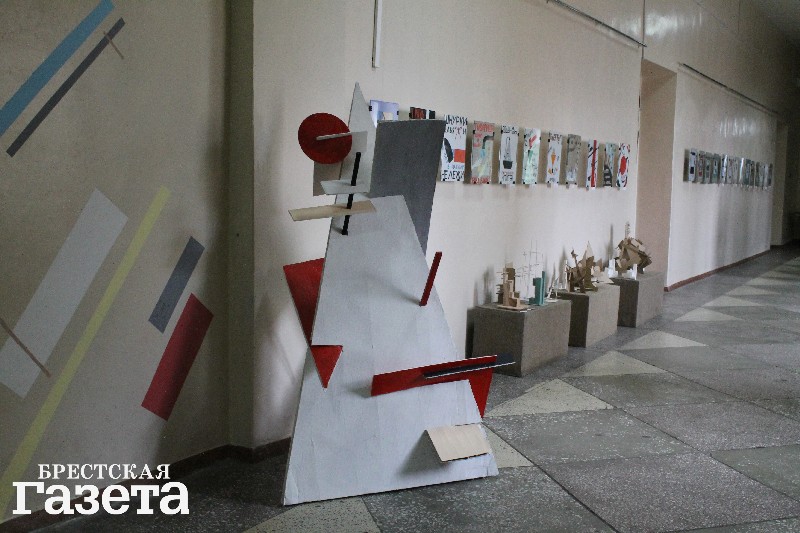 Лекцию о творчестве Казимира Малевича прочитал его внучатый племянник Игорь Малевич Лекцию о творчестве Казимира Малевича прочитал его внучатый племянник Игорь Малевич