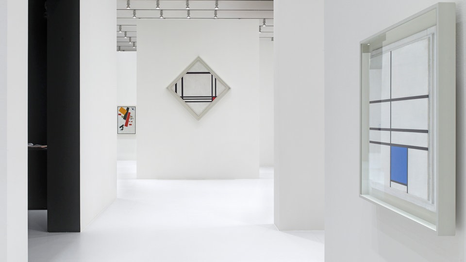 На арт-фестивале в Дюссельдорфе изучат роль белого цвета в работах Кандинского, Малевича и Мондриана На арт-фестивале в Дюссельдорфе изучат роль белого цвета в работах Кандинского, Малевича и Мондриана