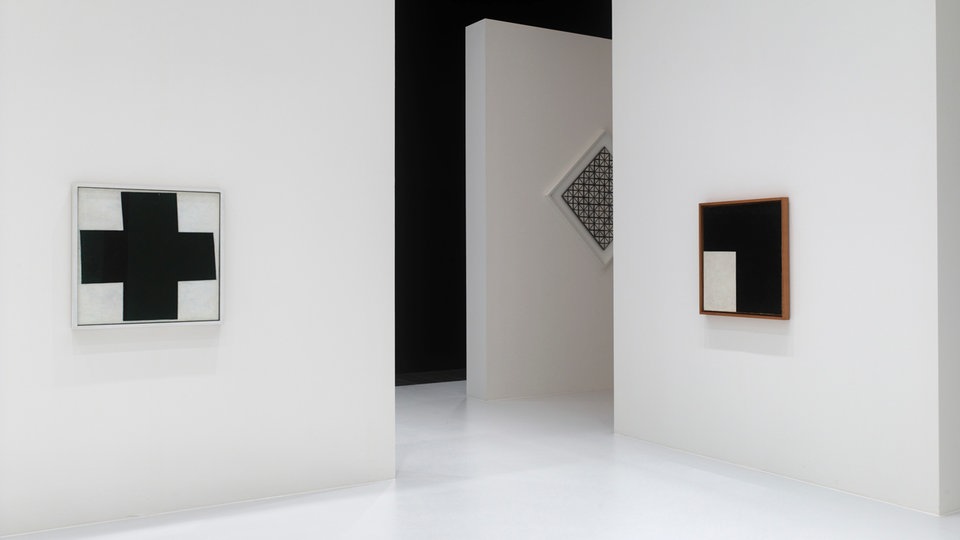 На арт-фестивале в Дюссельдорфе изучат роль белого цвета в работах Кандинского, Малевича и Мондриана На арт-фестивале в Дюссельдорфе изучат роль белого цвета в работах Кандинского, Малевича и Мондриана