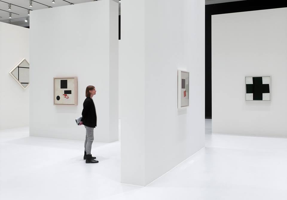 На арт-фестивале в Дюссельдорфе изучат роль белого цвета в работах Кандинского, Малевича и Мондриана На арт-фестивале в Дюссельдорфе изучат роль белого цвета в работах Кандинского, Малевича и Мондриана