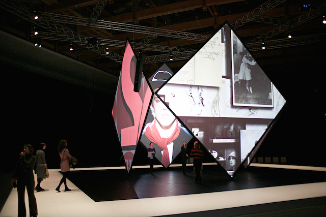 В «Манеже» состоялась мировая премьера инсталляции «Золотой век русского авангарда» В «Манеже» состоялась мировая премьера инсталляции «Золотой век русского авангарда»