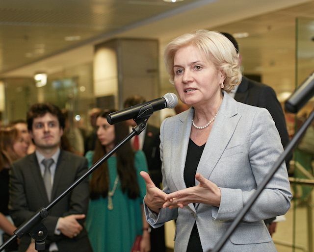 В «Манеже» состоялась мировая премьера инсталляции «Золотой век русского авангарда» В «Манеже» состоялась мировая премьера инсталляции «Золотой век русского авангарда»