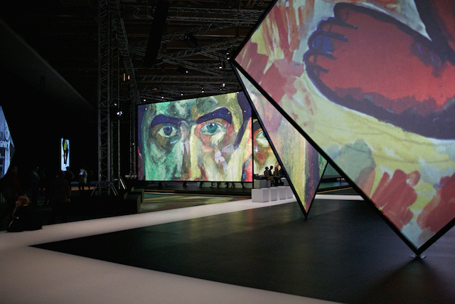 В «Манеже» состоялась мировая премьера инсталляции «Золотой век русского авангарда» В «Манеже» состоялась мировая премьера инсталляции «Золотой век русского авангарда»