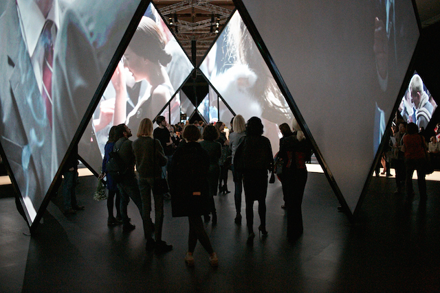 В «Манеже» состоялась мировая премьера инсталляции «Золотой век русского авангарда» В «Манеже» состоялась мировая премьера инсталляции «Золотой век русского авангарда»