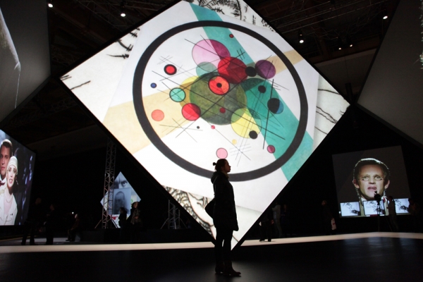 В «Манеже» состоялась мировая премьера инсталляции «Золотой век русского авангарда» В «Манеже» состоялась мировая премьера инсталляции «Золотой век русского авангарда»