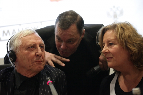 В «Манеже» состоялась мировая премьера инсталляции «Золотой век русского авангарда» В «Манеже» состоялась мировая премьера инсталляции «Золотой век русского авангарда»