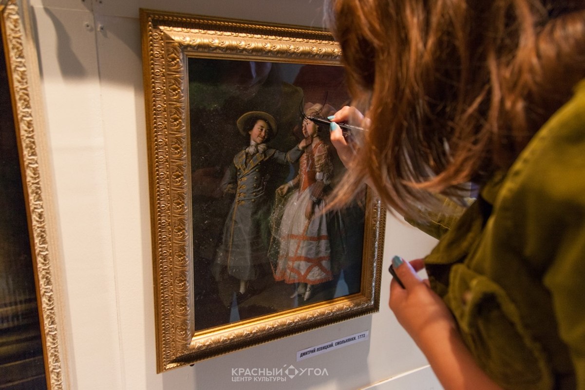 В Центре культуры «Красный угол» открылась необычная выставка «Картины в коробке» В Центре культуры «Красный угол» открылась необычная выставка «Картины в коробке»