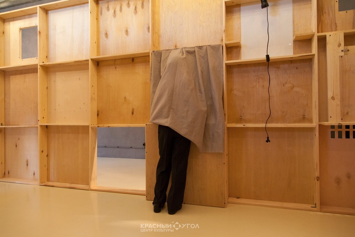 В Центре культуры «Красный угол» открылась необычная выставка «Картины в коробке» В Центре культуры «Красный угол» открылась необычная выставка «Картины в коробке»