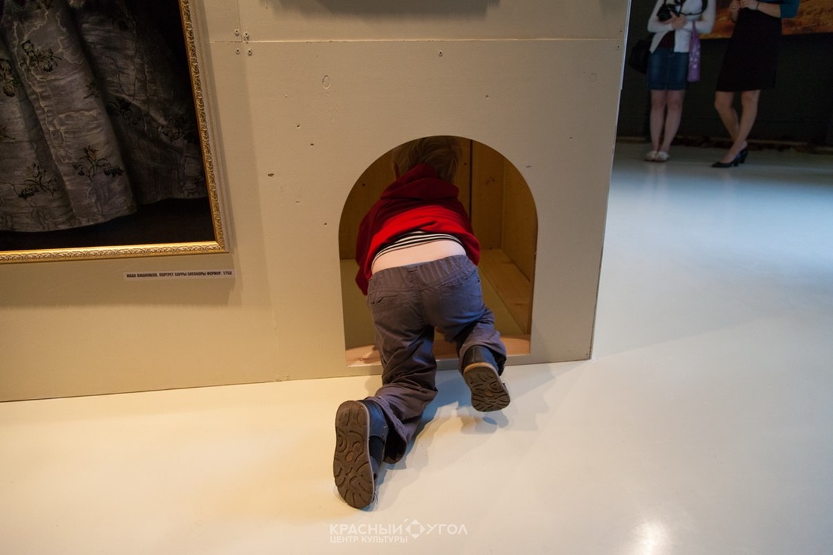 В Центре культуры «Красный угол» открылась необычная выставка «Картины в коробке» В Центре культуры «Красный угол» открылась необычная выставка «Картины в коробке»