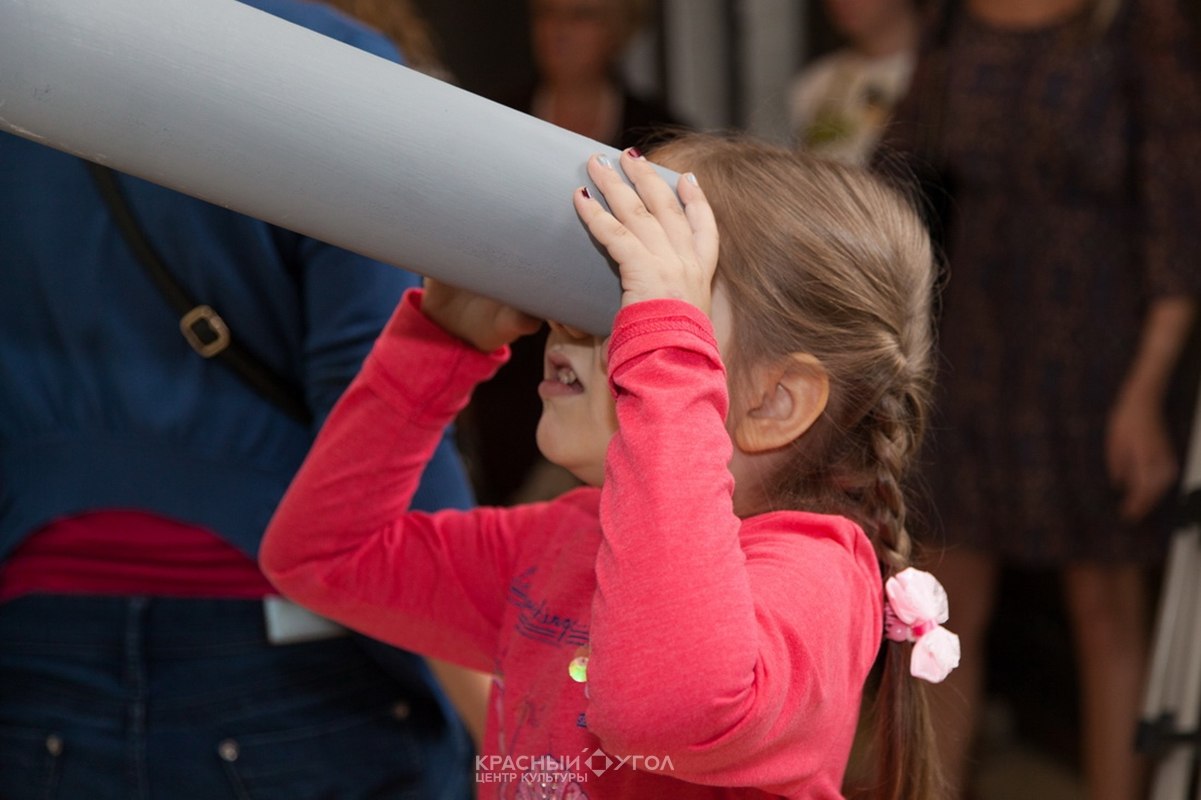 В Центре культуры «Красный угол» открылась необычная выставка «Картины в коробке» В Центре культуры «Красный угол» открылась необычная выставка «Картины в коробке»