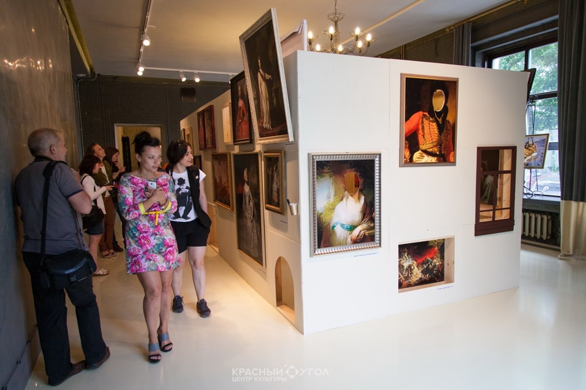 В Центре культуры «Красный угол» открылась необычная выставка «Картины в коробке» В Центре культуры «Красный угол» открылась необычная выставка «Картины в коробке»