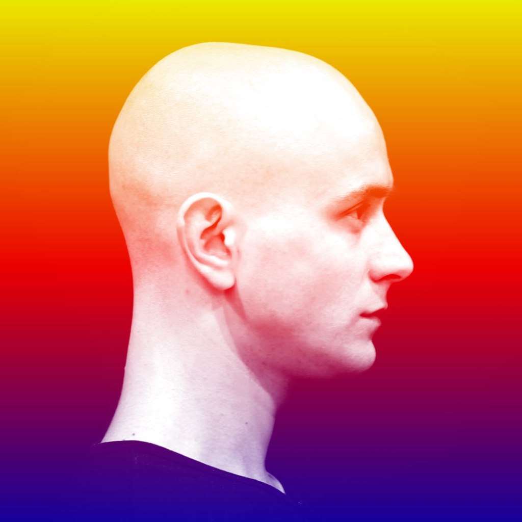 Моноспектакль по теоретическим сочинениям Кандинского и Малевича в музее «Эрарта» Моноспектакль по теоретическим сочинениям Кандинского и Малевича в музее «Эрарта»