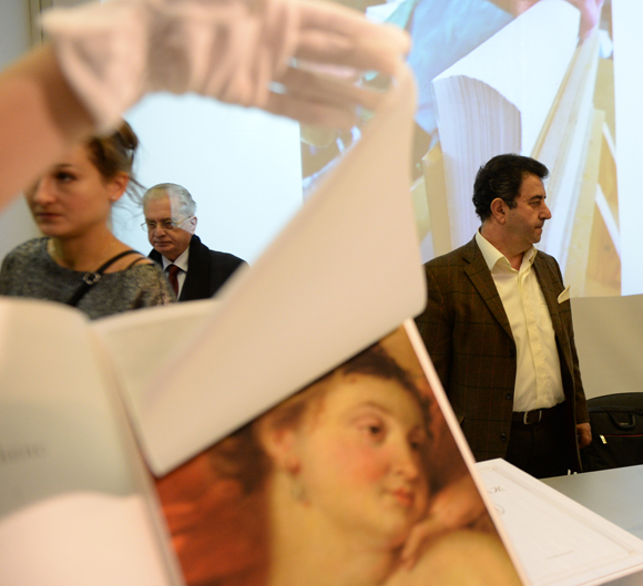 В ЦДХ представили коллекционный альбом «Эрмитаж. 250 лет. Искусство 1:1» В ЦДХ представили коллекционный альбом «Эрмитаж. 250 лет. Искусство 1:1»