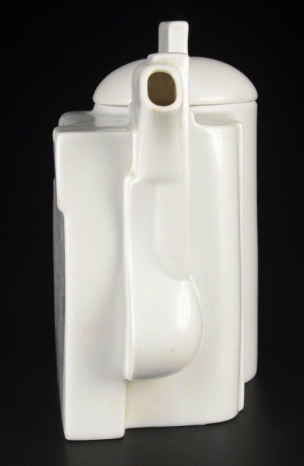 Супрематический чайник Казимира Малевича продан на аукционе Супрематический чайник Казимира Малевича продан на аукционе